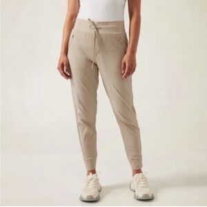 Athleta Trekkie North Joggers Pants Tan Khaki Size 8